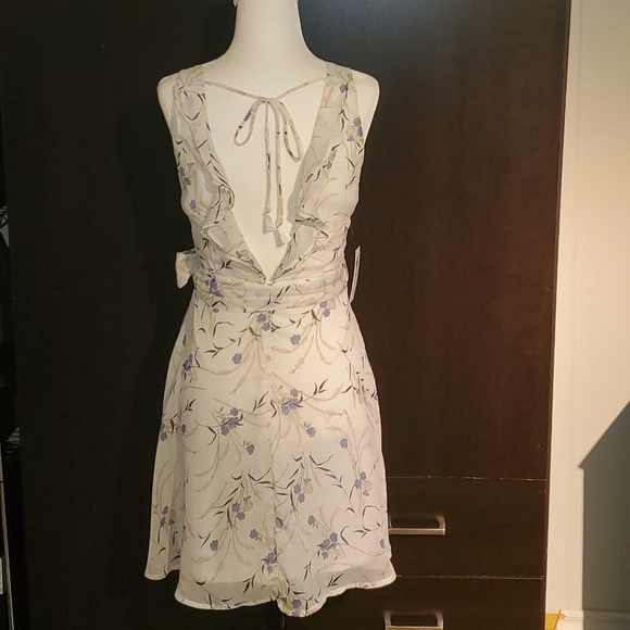 Sleevless floral dress 👗💐 - Picture 2 of 7